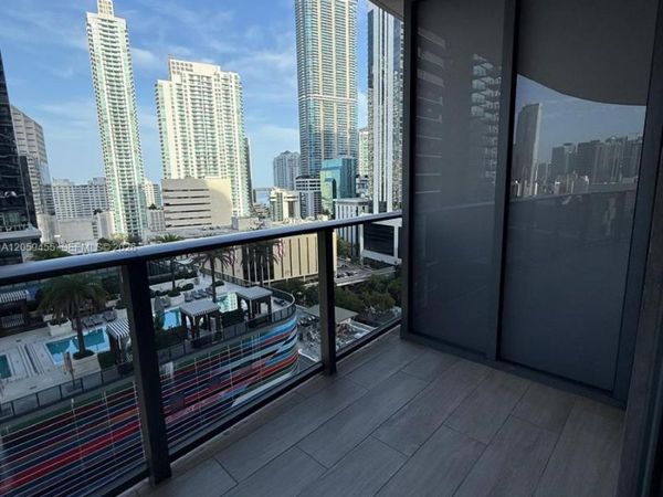 45 SW 9th St, Unit 1401, Miami, FL 33130