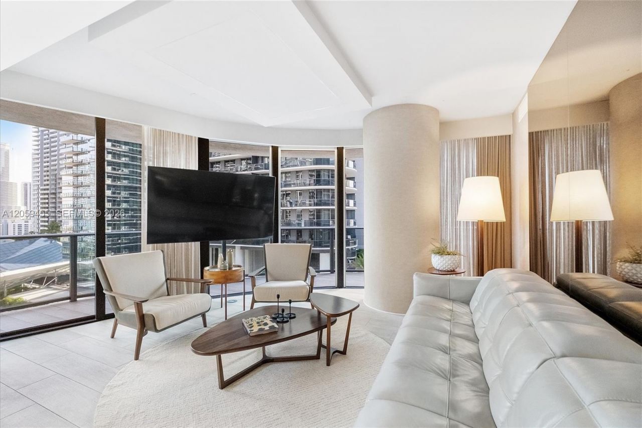 45 SW 9th St, Unit 1401, Miami, FL 33130 Photo