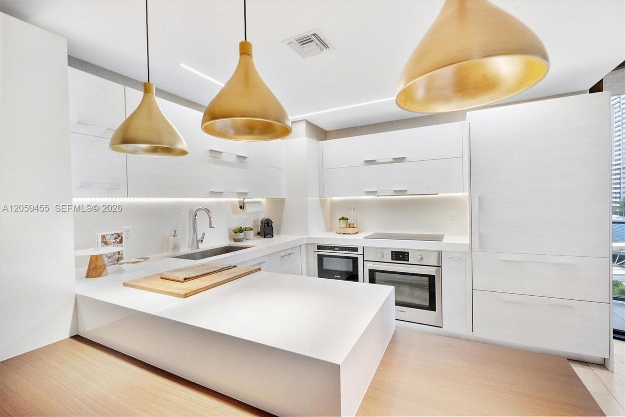 45 SW 9th St, Unit 1401, Miami, FL 33130 Photo