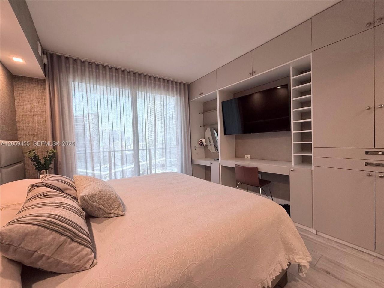 45 SW 9th St, Unit 1401, Miami, FL 33130 Photo