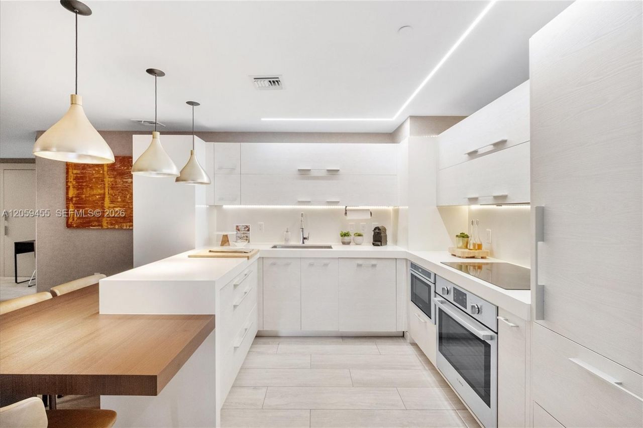 45 SW 9th St, Unit 1401, Miami, FL 33130 Photo