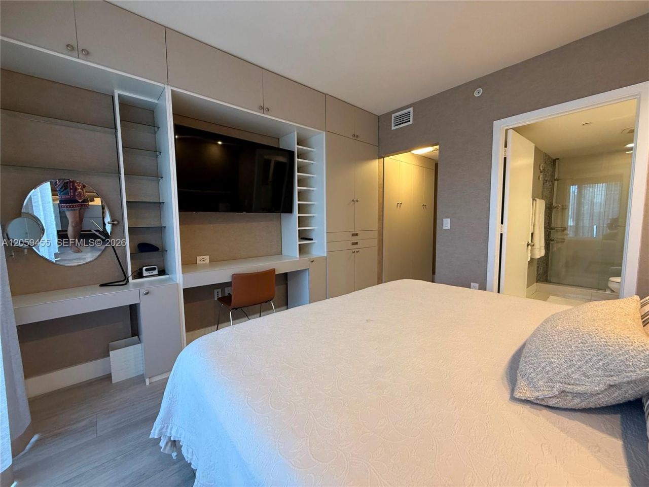45 SW 9th St, Unit 1401, Miami, FL 33130 Photo