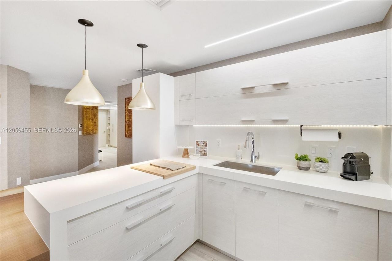 45 SW 9th St, Unit 1401, Miami, FL 33130 Photo
