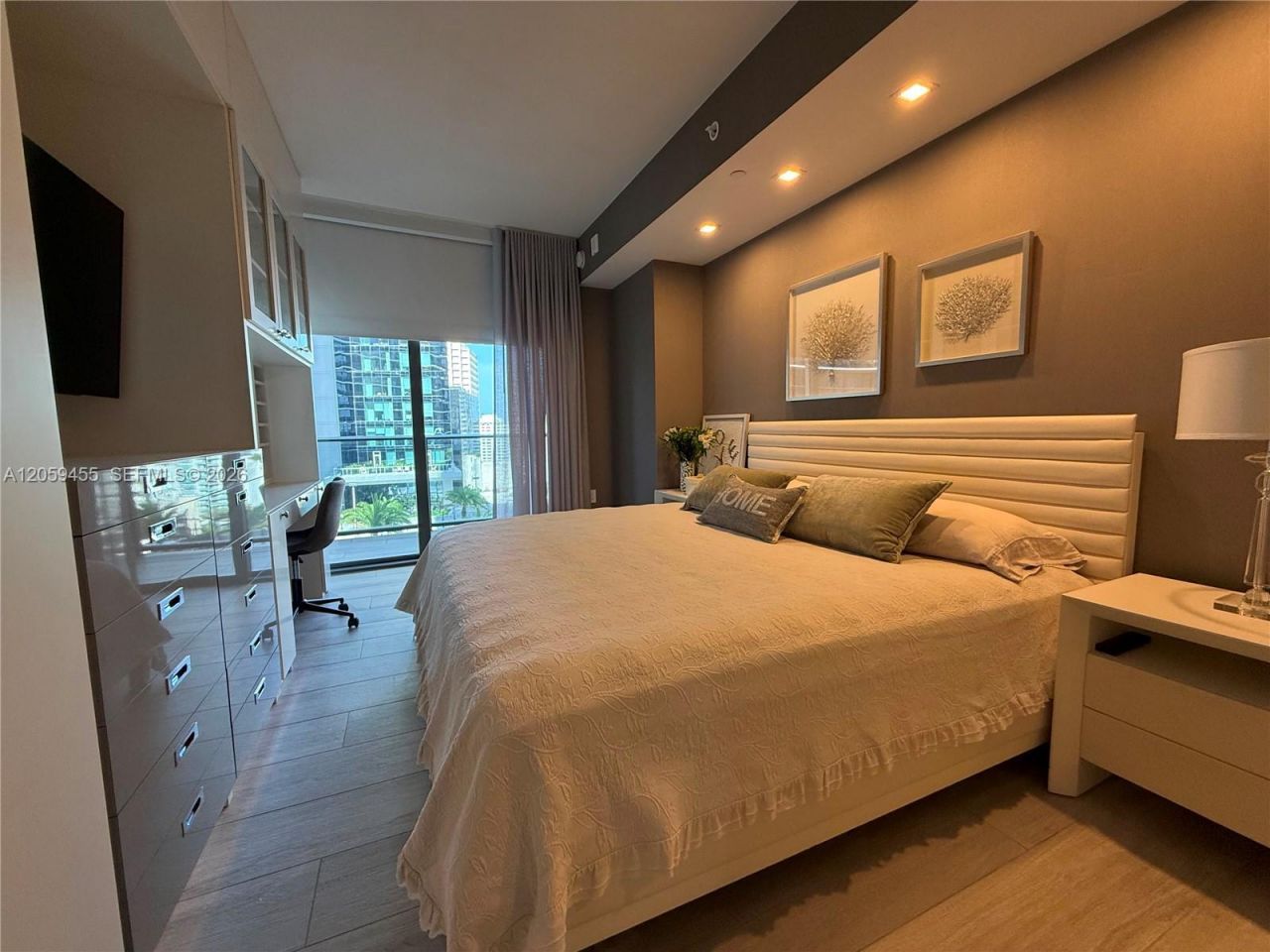 45 SW 9th St, Unit 1401, Miami, FL 33130 Photo