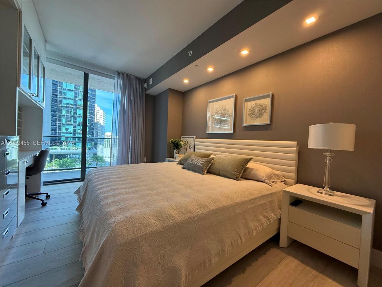 45 SW 9th St, Unit 1401, Miami, FL 33130 Photo