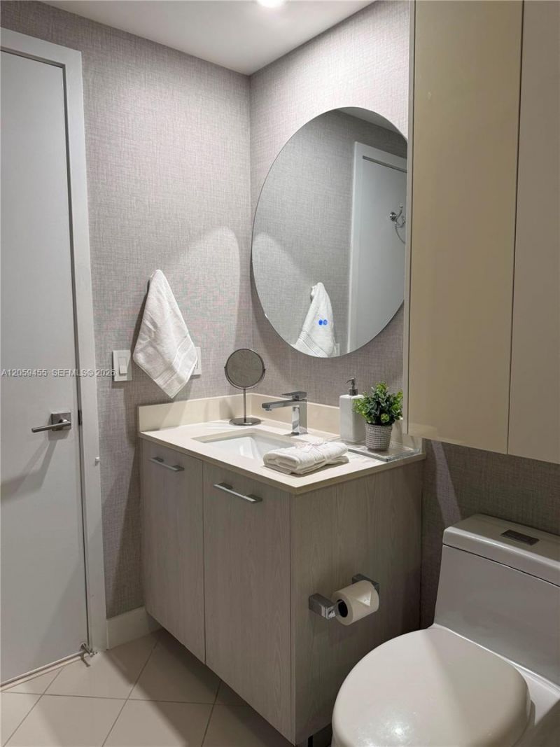 45 SW 9th St, Unit 1401, Miami, FL 33130 Photo