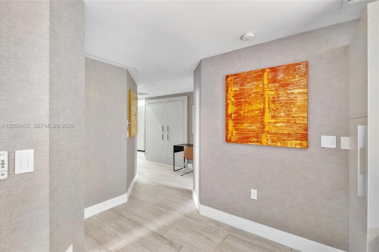 45 SW 9th St, Unit 1401, Miami, FL 33130 Photo