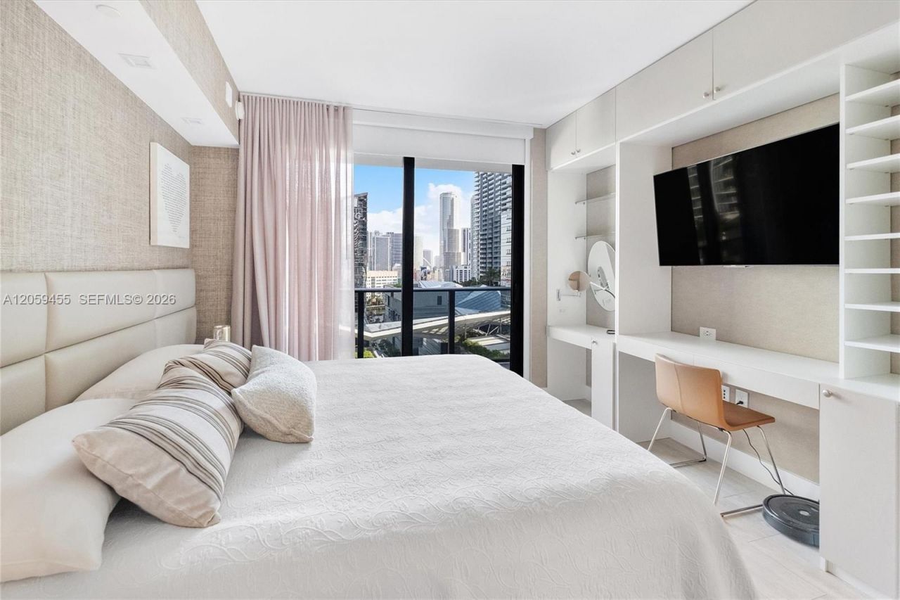 45 SW 9th St, Unit 1401, Miami, FL 33130 Photo