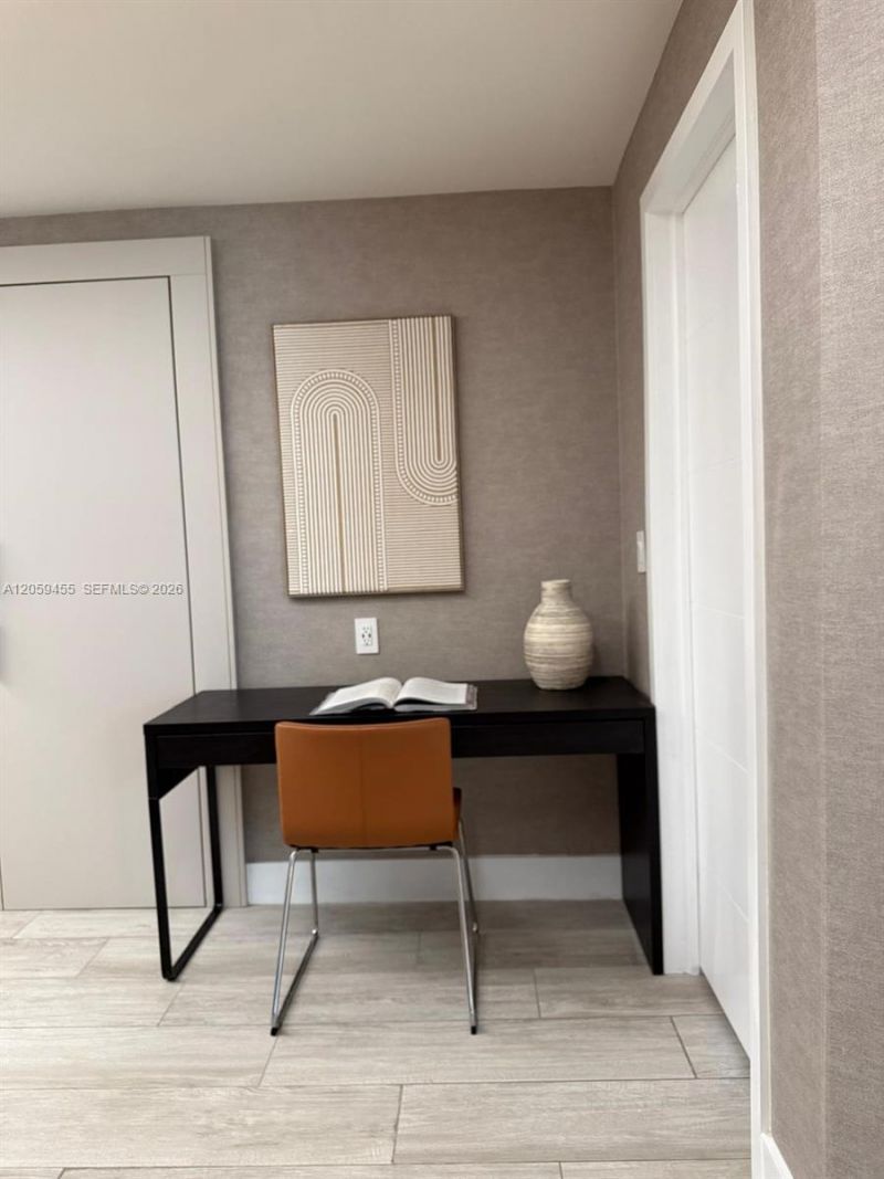 45 SW 9th St, Unit 1401, Miami, FL 33130 Photo
