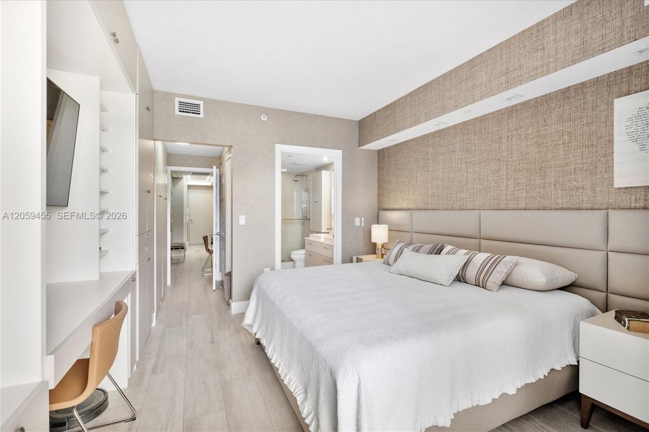 45 SW 9th St, Unit 1401, Miami, FL 33130 Photo