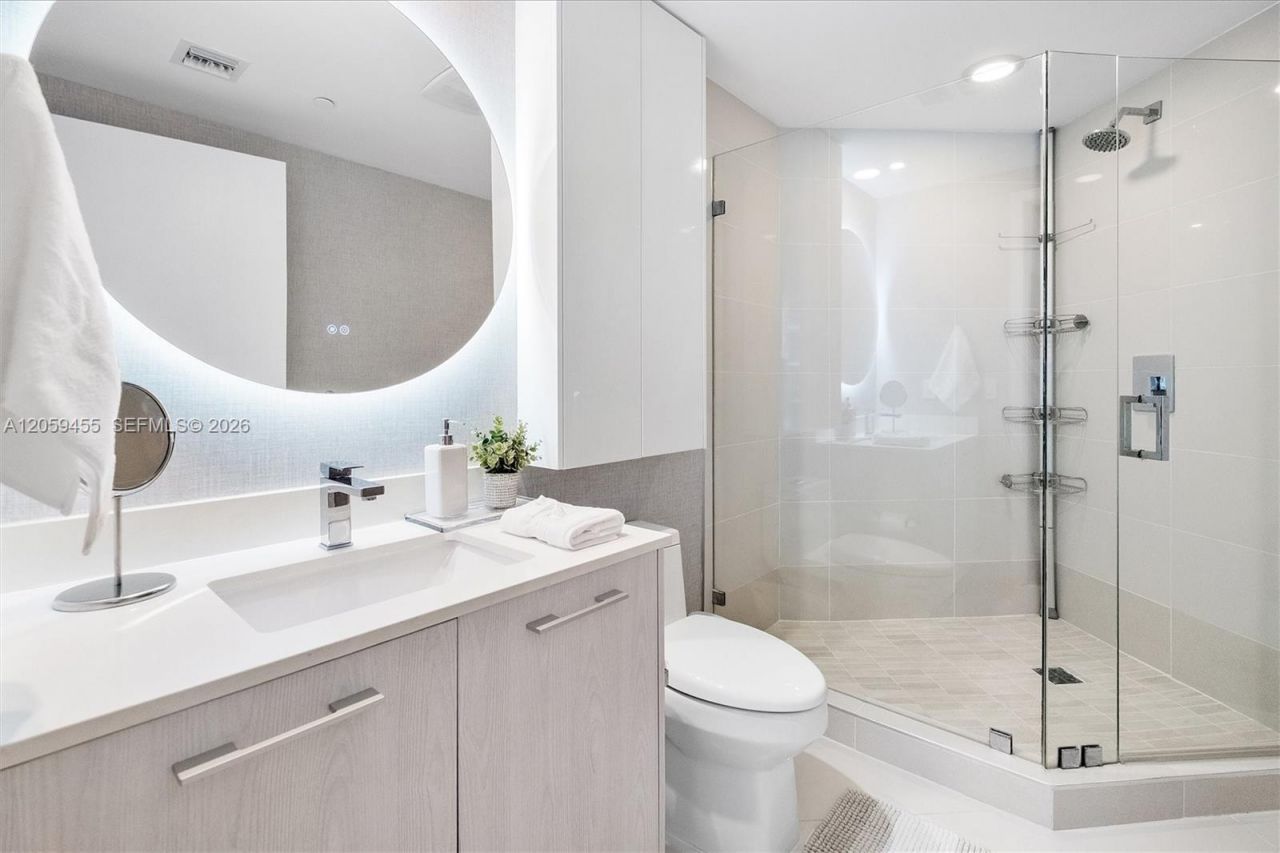 45 SW 9th St, Unit 1401, Miami, FL 33130 Photo