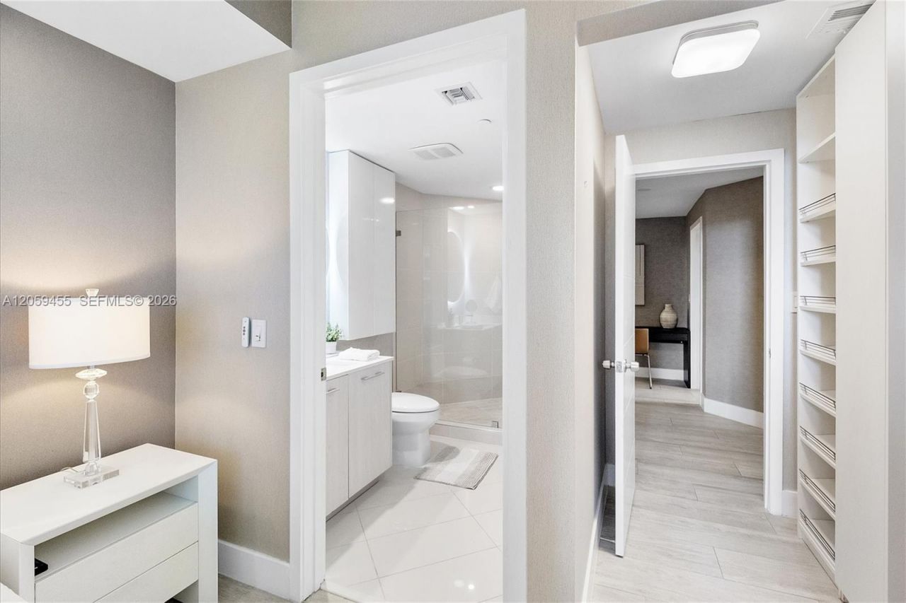 45 SW 9th St, Unit 1401, Miami, FL 33130 Photo