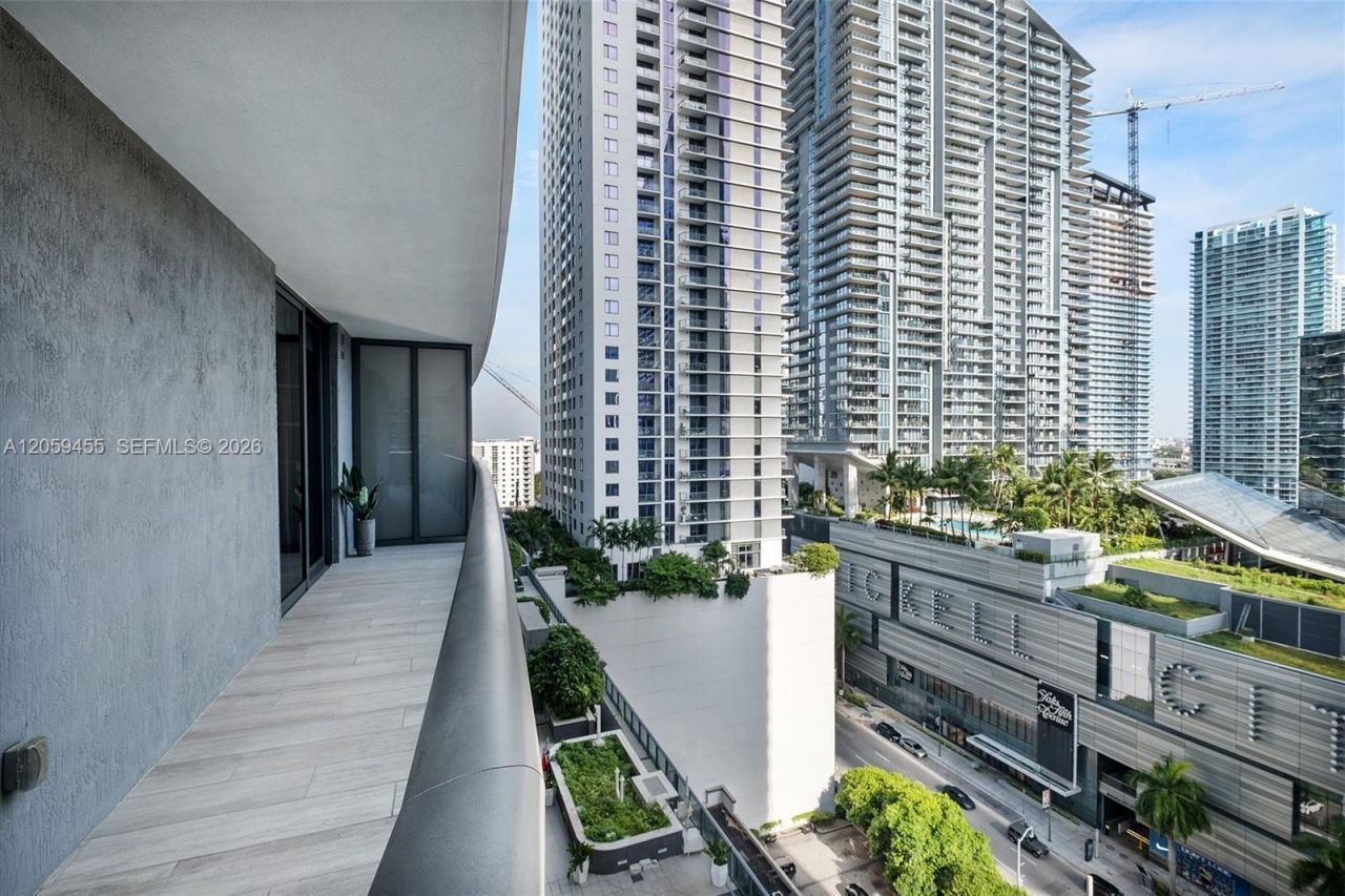 45 SW 9th St, Unit 1401, Miami, FL 33130 Photo