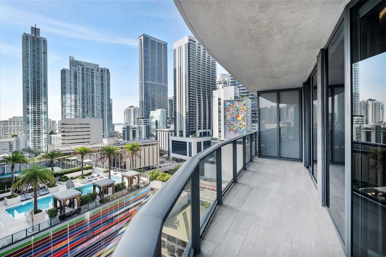 45 SW 9th St, Unit 1401, Miami, FL 33130 Photo