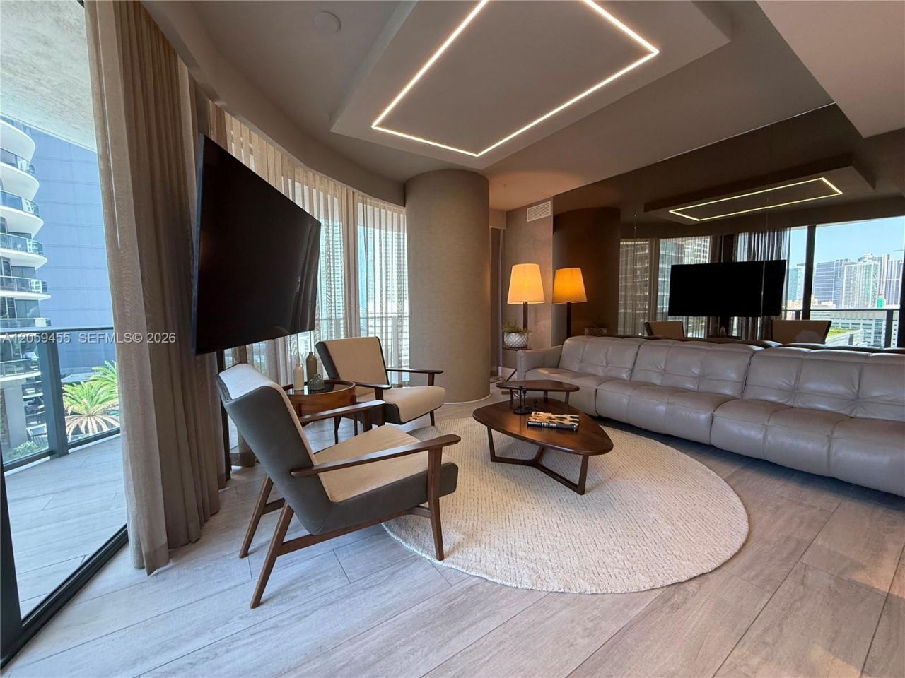 45 SW 9th St, Unit 1401, Miami, FL 33130 Photo