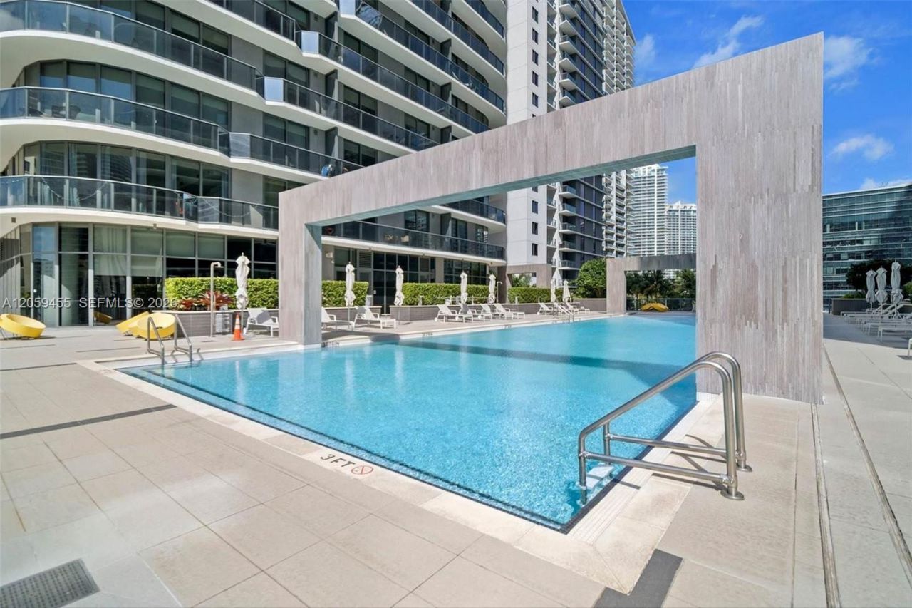 45 SW 9th St, Unit 1401, Miami, FL 33130 Photo