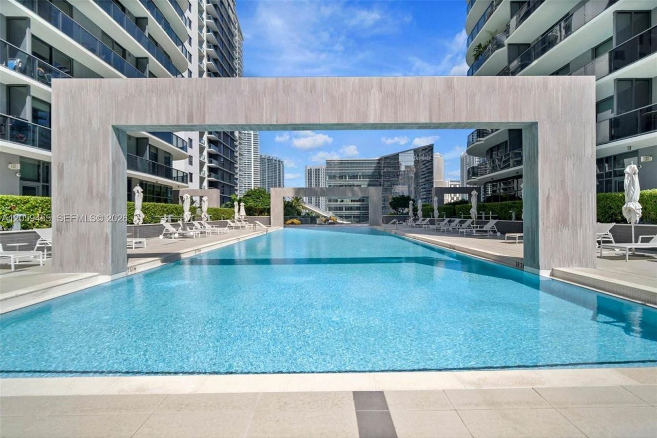 45 SW 9th St, Unit 1401, Miami, FL 33130 Photo