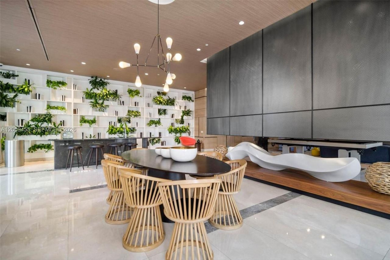 45 SW 9th St, Unit 1401, Miami, FL 33130 Photo