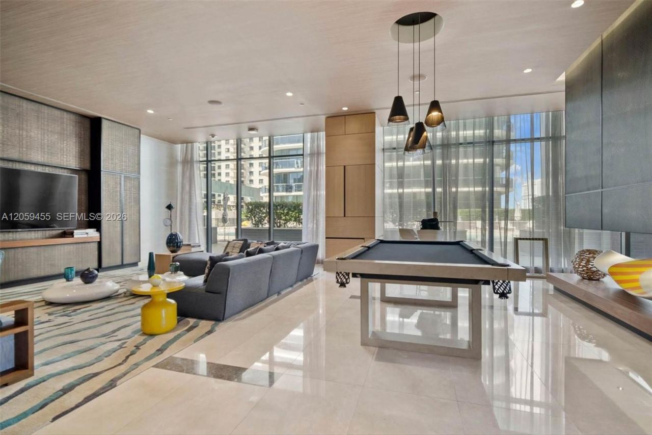 45 SW 9th St, Unit 1401, Miami, FL 33130 Photo