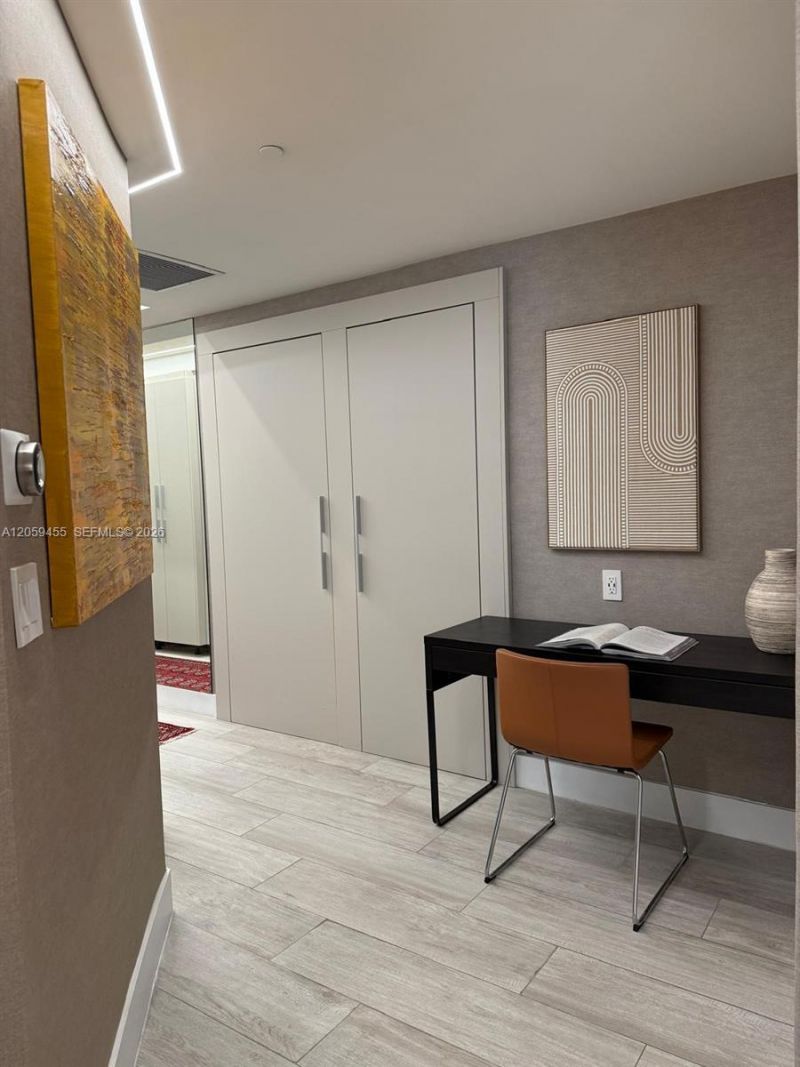 45 SW 9th St, Unit 1401, Miami, FL 33130 Photo