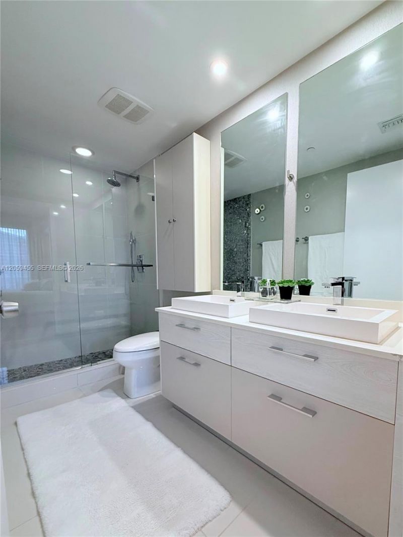 45 SW 9th St, Unit 1401, Miami, FL 33130 Photo
