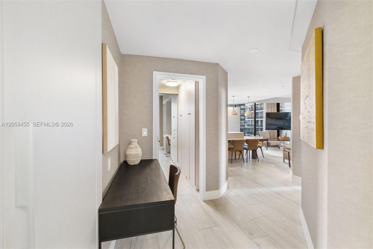 45 SW 9th St, Unit 1401, Miami, FL 33130 Photo