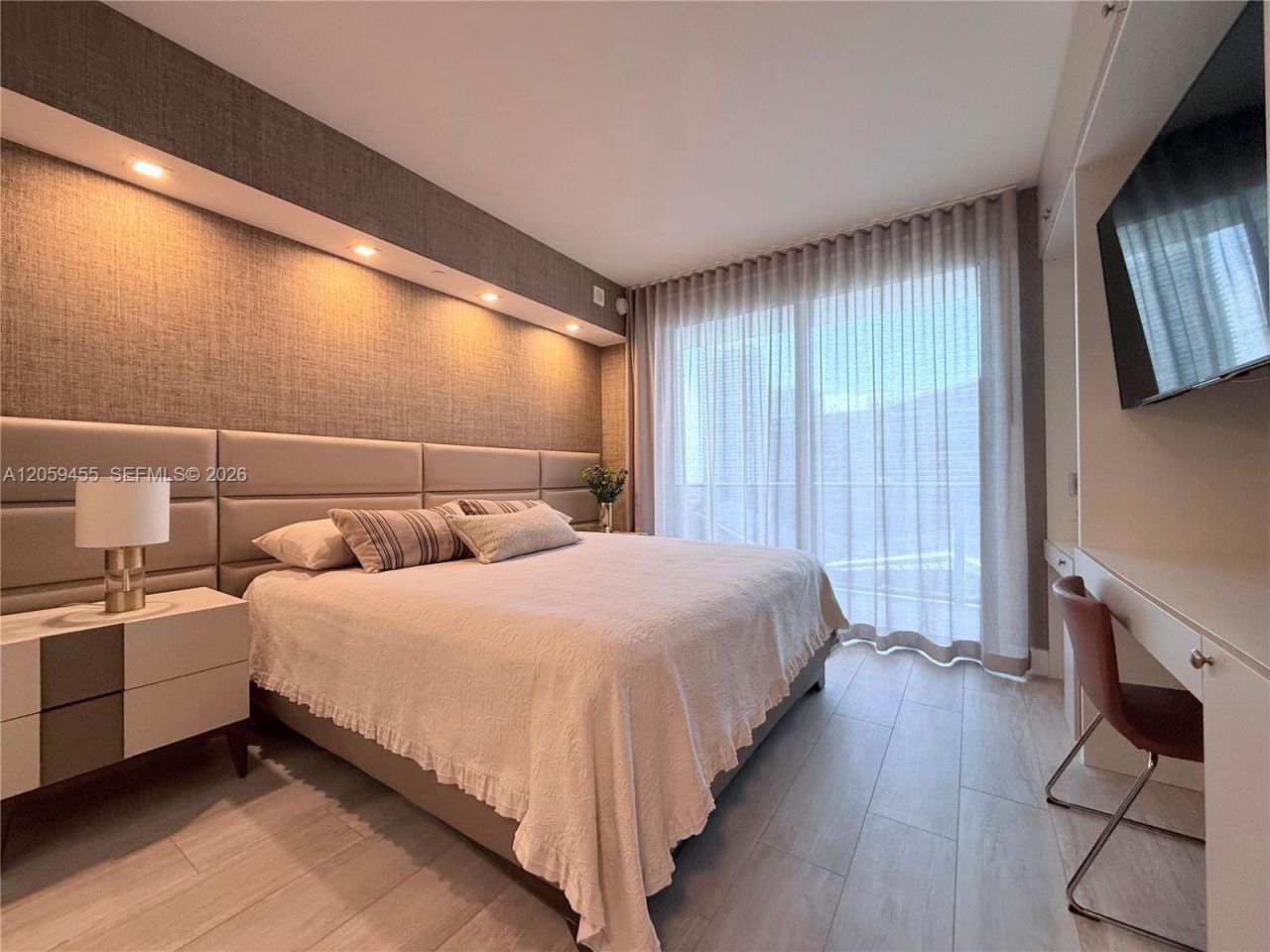 45 SW 9th St, Unit 1401, Miami, FL 33130 Photo