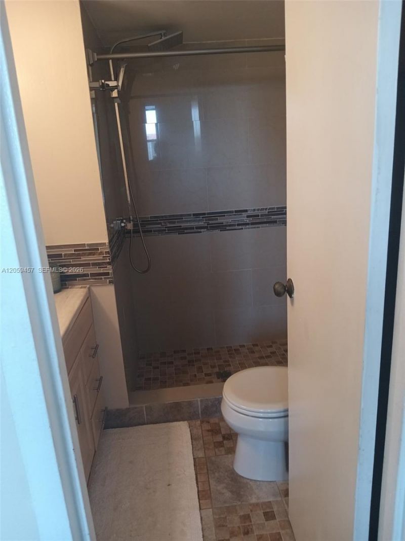2821 Somerset Dr, Unit 312, Lauderdale Lakes, FL 33311 Photo