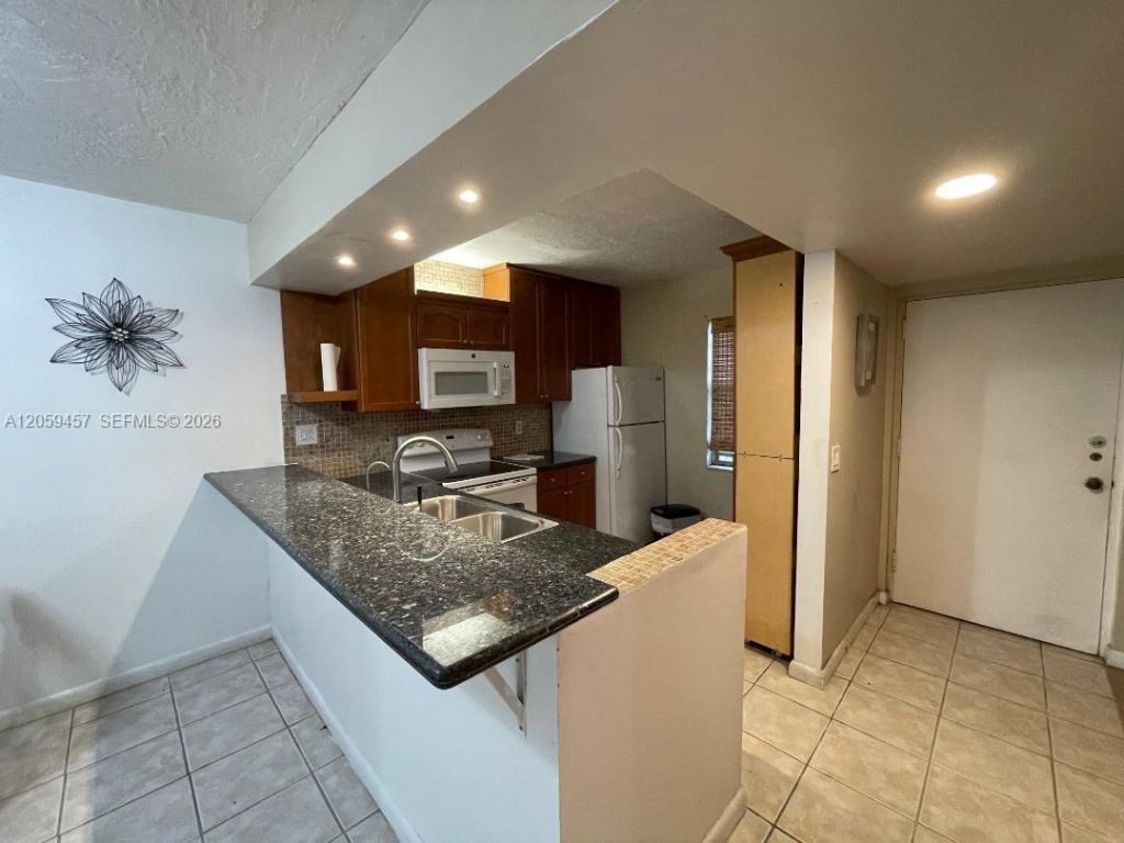 2821 Somerset Dr, Unit 312, Lauderdale Lakes, FL 33311 Photo