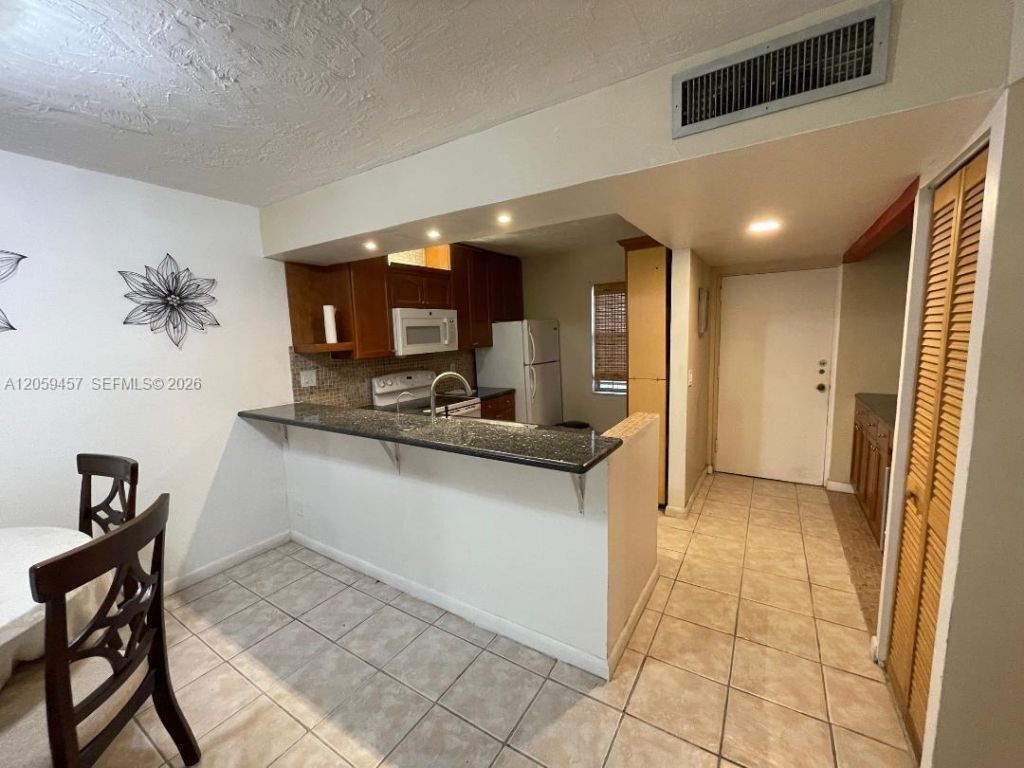 2821 Somerset Dr, Unit 312, Lauderdale Lakes, FL 33311 Photo