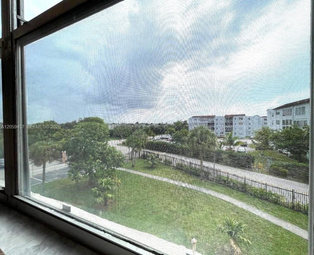 2821 Somerset Dr, Unit 312, Lauderdale Lakes, FL 33311 Photo