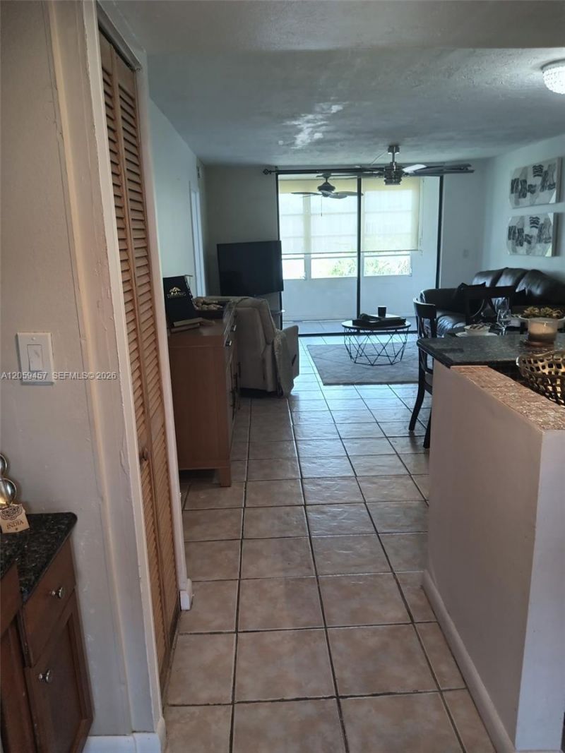 2821 Somerset Dr, Unit 312, Lauderdale Lakes, FL 33311 Photo