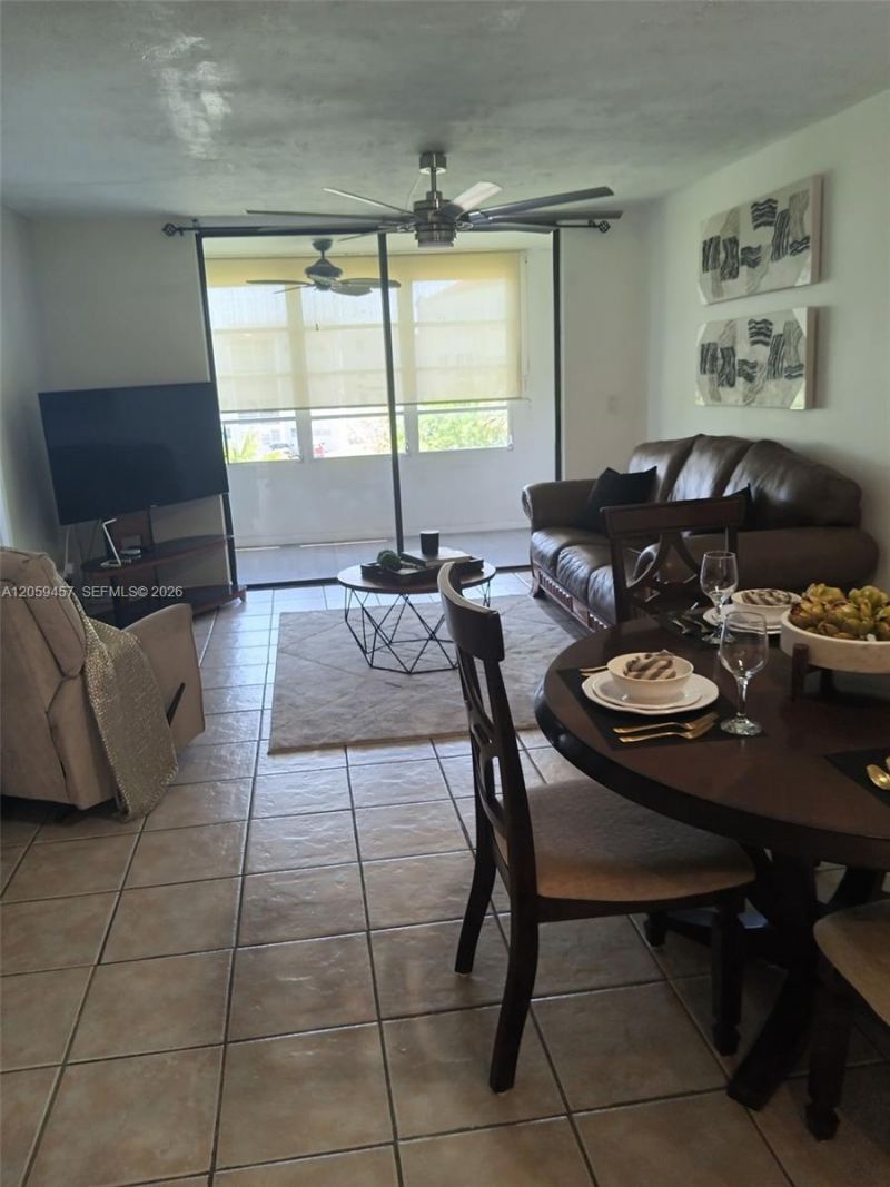 2821 Somerset Dr, Unit 312, Lauderdale Lakes, FL 33311 Photo