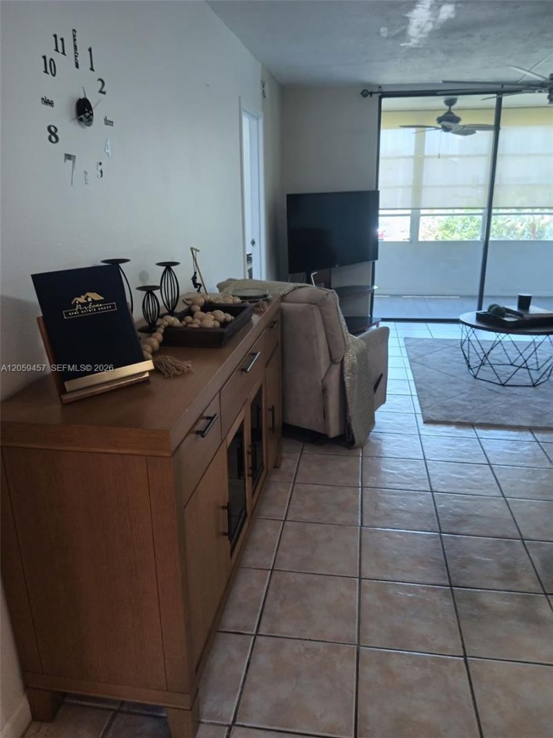 2821 Somerset Dr, Unit 312, Lauderdale Lakes, FL 33311 Photo
