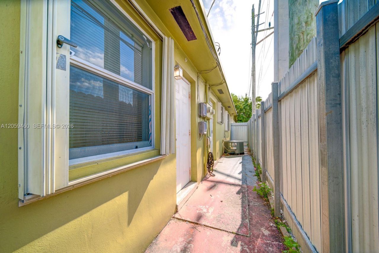 7358 SW 23rd St, Unit 1, Miami, FL 33155 Photo