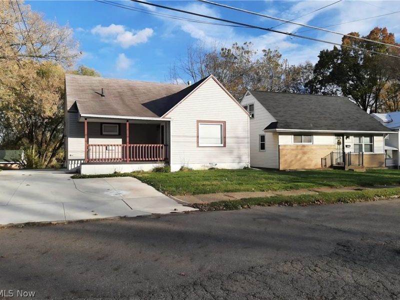 1810 Saint Elmo Avenue NE, Canton, OH 44705 Photo 3