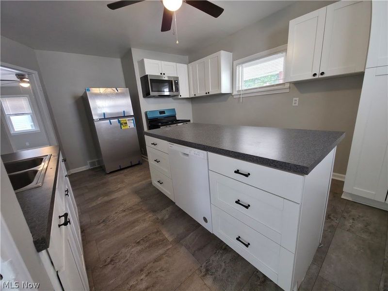 1810 Saint Elmo Avenue NE, Canton, OH 44705 Photo 5
