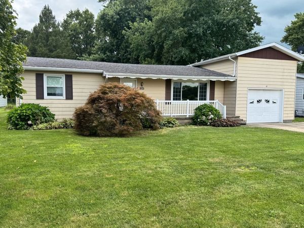 905 E Harrison Street , Villa Grove, IL 61956