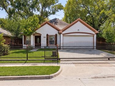922 Bayonne Street, Dallas, TX 75212