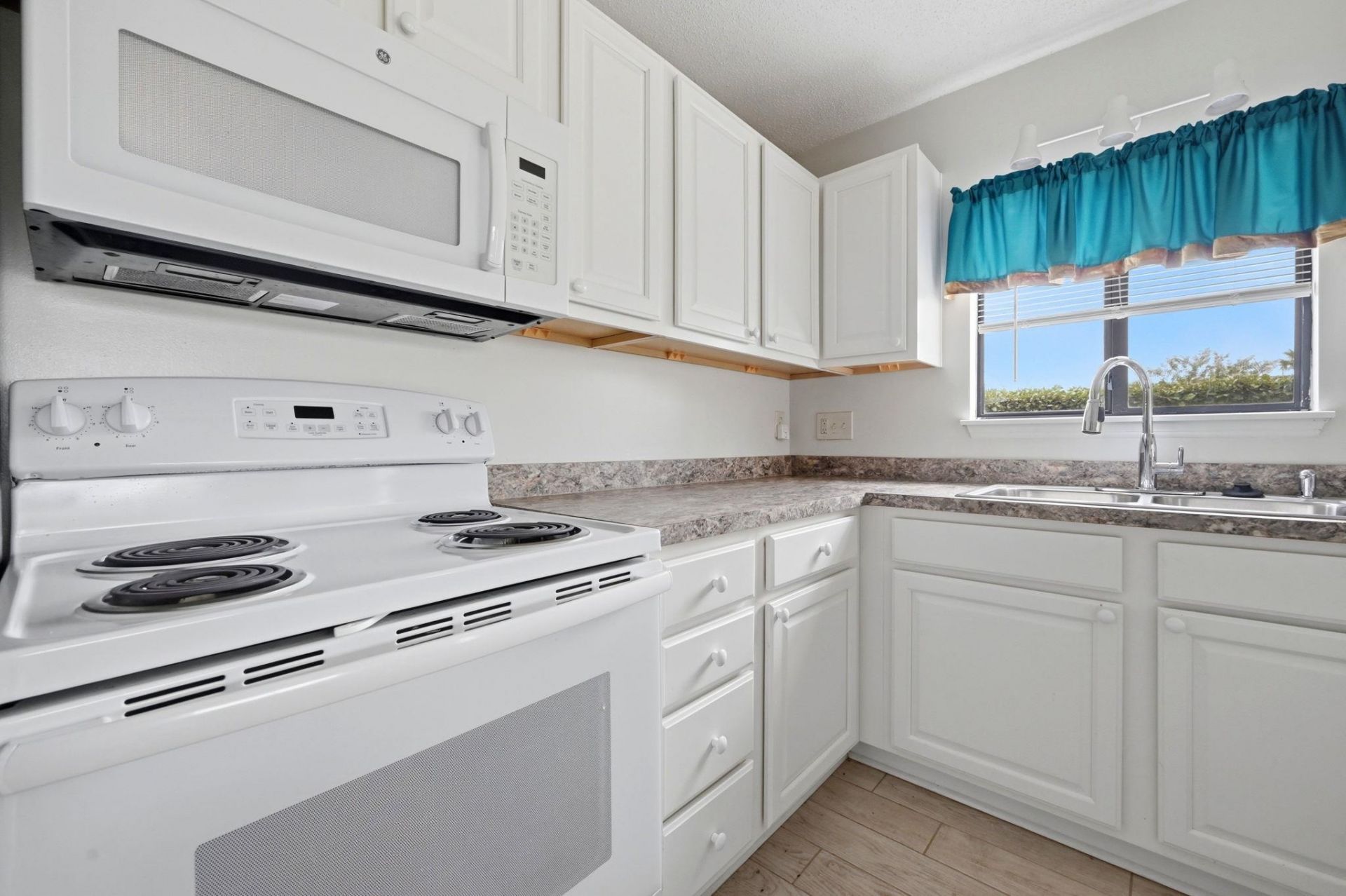 1850 Colony Dr.  Photo 16