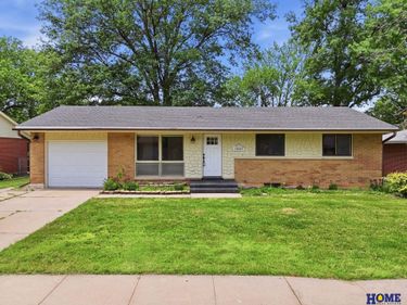 1021 Driftwood Drive, Lincoln, NE 68510