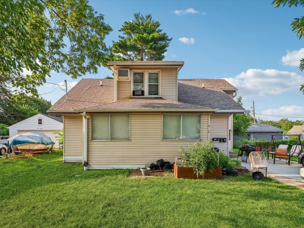 2712 Dean Avenue, Des Moines, IA 50317