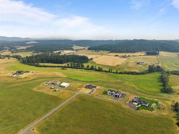 21807 N Creekside Ln, Colbert, WA 99005