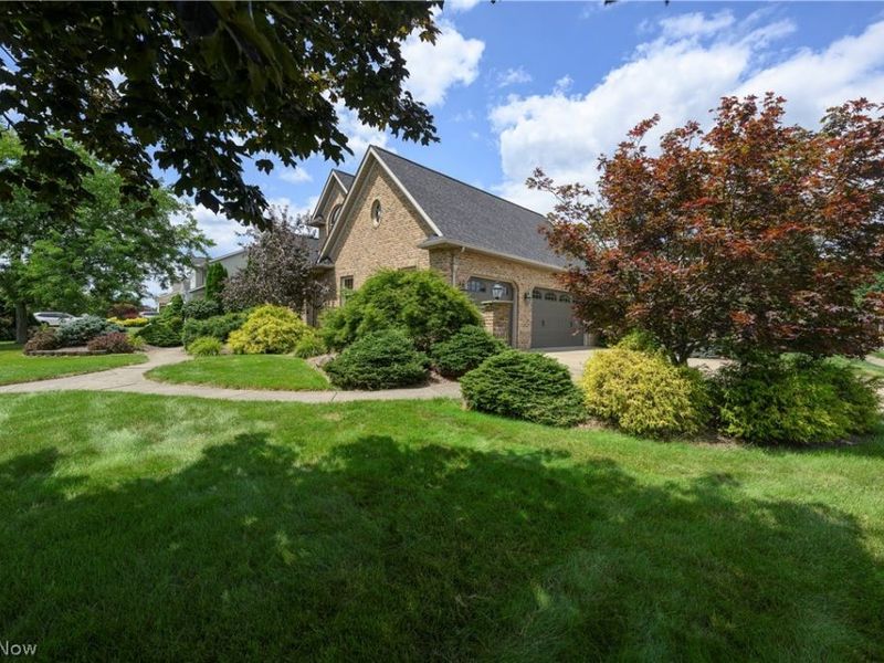 827 Mesa Verde Drive, Barberton, OH 44203 Photo 13