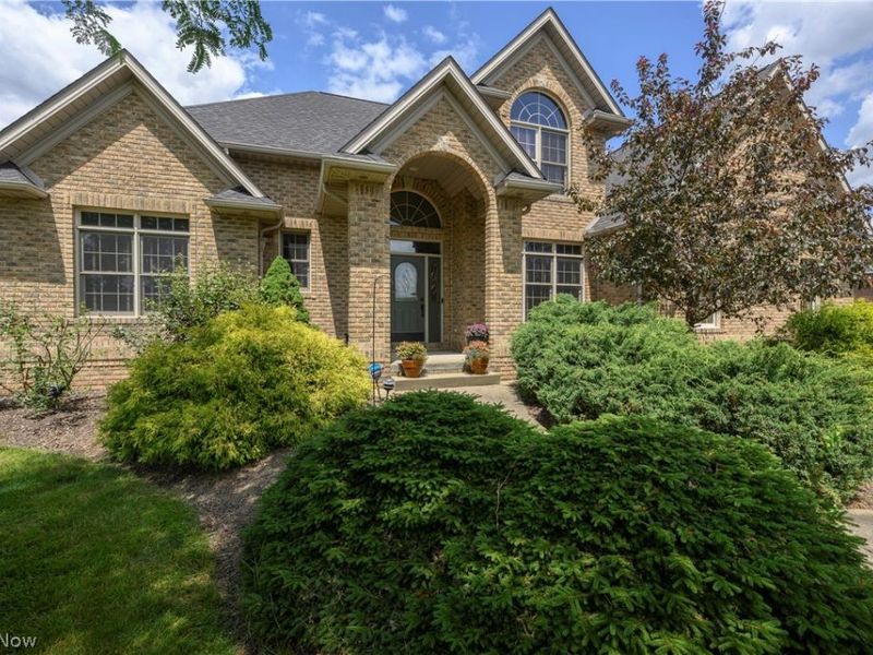 827 Mesa Verde Drive, Barberton, OH 44203 Photo 14