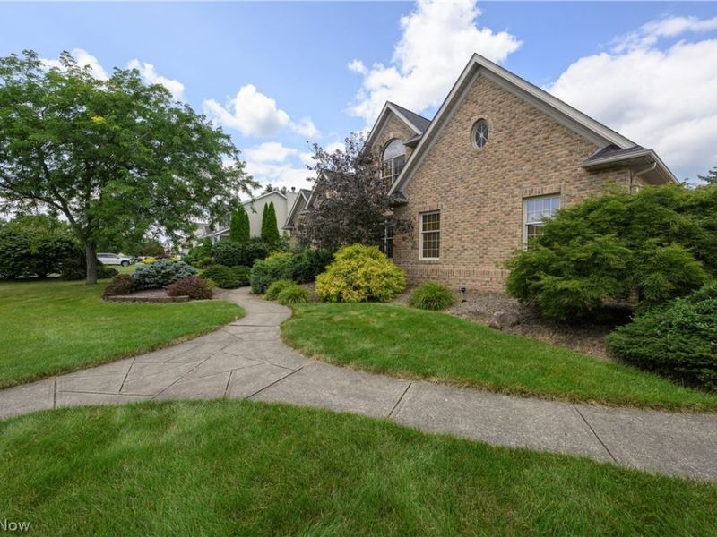 827 Mesa Verde Drive, Barberton, OH 44203 Photo 2