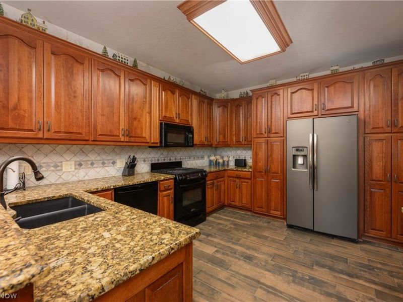 827 Mesa Verde Drive, Barberton, OH 44203 Photo 24