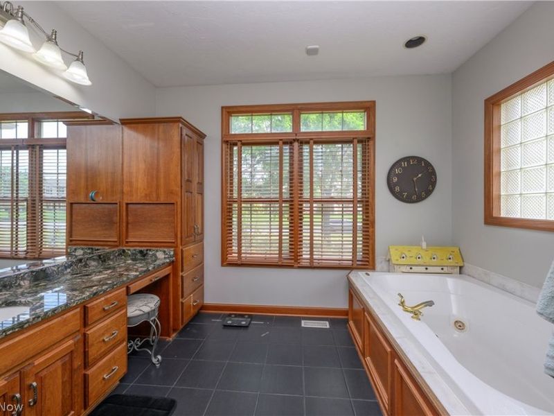 827 Mesa Verde Drive, Barberton, OH 44203 Photo 29
