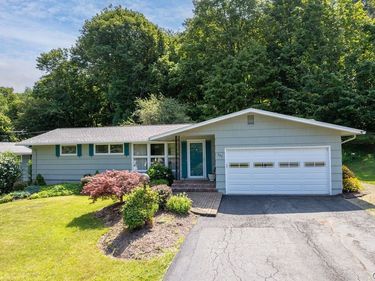 307 Oakridge Drive , Camillus, NY 13031