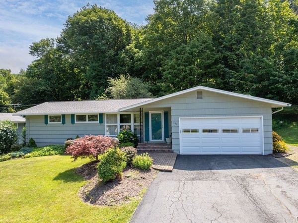 307 Oakridge Drive , Camillus, NY 13031